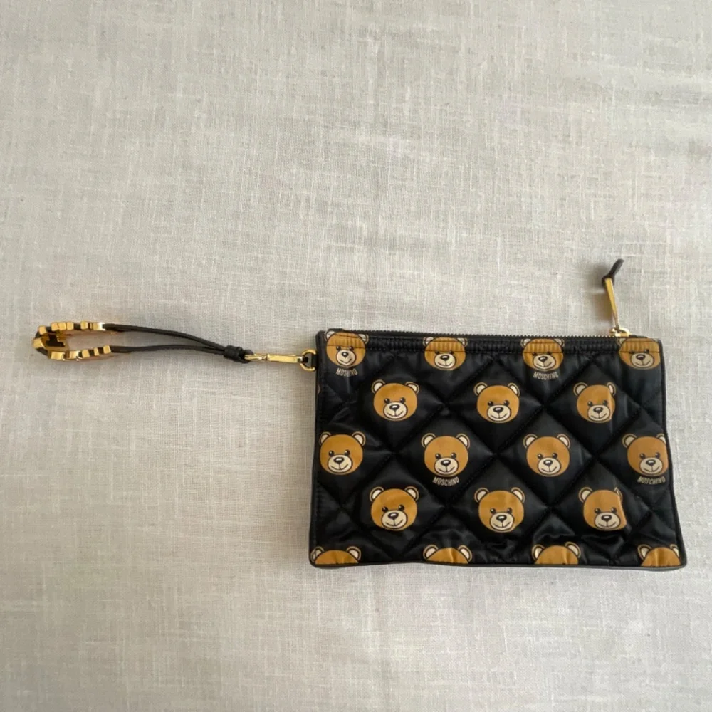 •Moschino “Ready 2 Bear”Teddy Bear Quilted Wristlet Clutch Cosmetic Bag